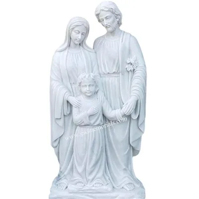 Σκάλισμα αγάλματος της Αγίας Οικογένειας